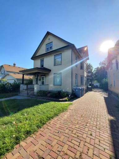 Main picture of 1843 Taylor St NE