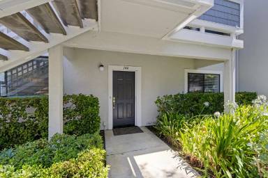 Main picture of 2590 Oak Rd