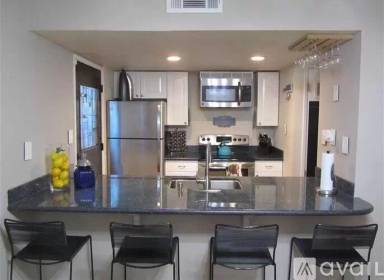 Main picture of 5472 Roundtree Pl