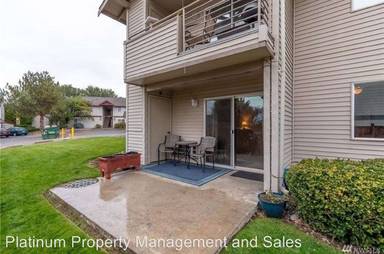 Main picture of 667 4th St NE