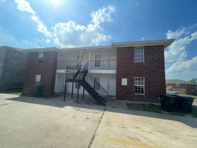 Main picture of 3201 Hereford Ln