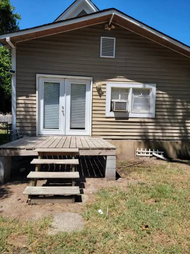 Main picture of 908 Edwards St