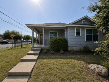 Main picture of 5413 Roosevelt Ave