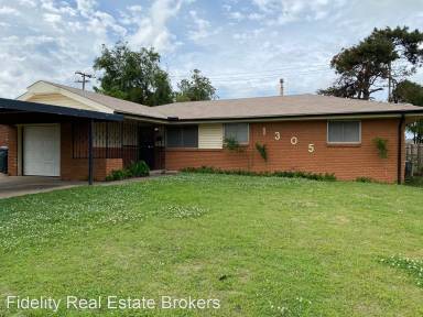 Main picture of 1305 NE 33rd St