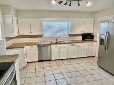 Main picture of 2835 S Fletcher Ave