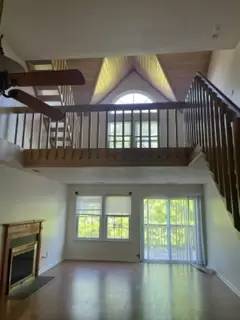 Main picture of 921 Gas Light Ln