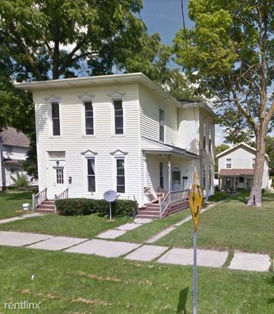 Main picture of 528 Fairview Ave NE