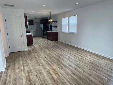 Main picture of 1024 W 36th St