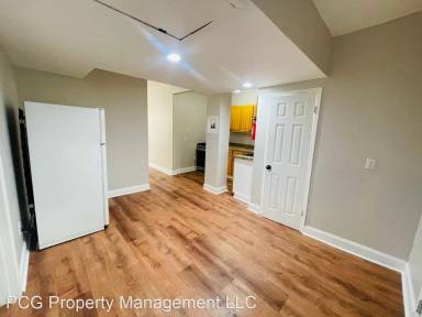 Main picture of 65 Oak St