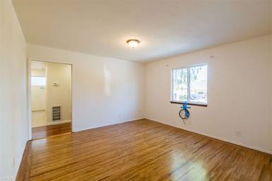 Main picture of 1965 Farndon Ave