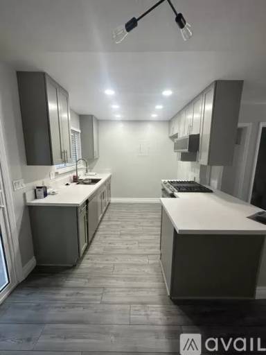 Main picture of 10696 Oak St