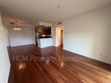 Main picture of 906 S Serrano Ave