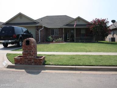 Main picture of 4408 SW Parkway Dr