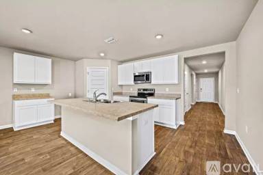 Main picture of 1443 Majesty Loop