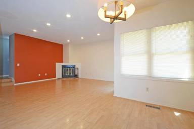 Main picture of 11021 Oregon Ave S