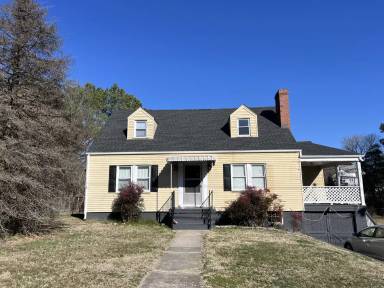 Main picture of 1806 E 3rd St