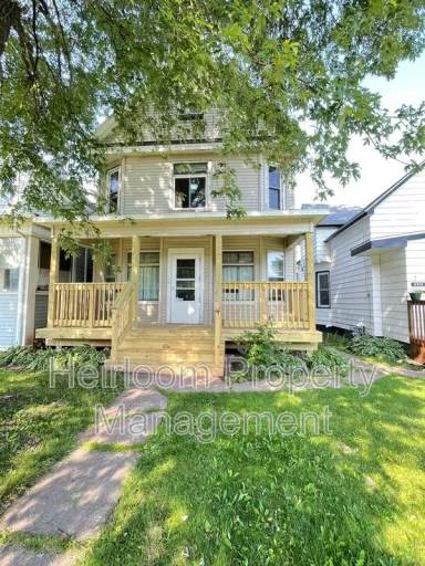 Main picture of 2315 Oakes Ave