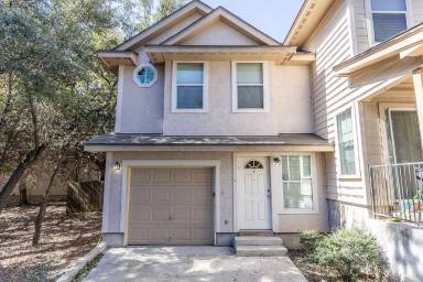 Main picture of 905 Wood Rd
