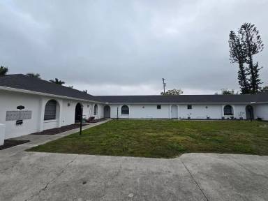Main picture of 3603 SE 9th Pl