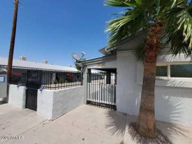 Main picture of 14003 N Palm St