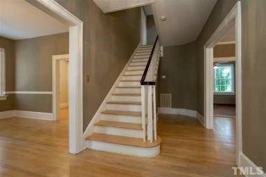 Main picture of 1924 Saint Marys St