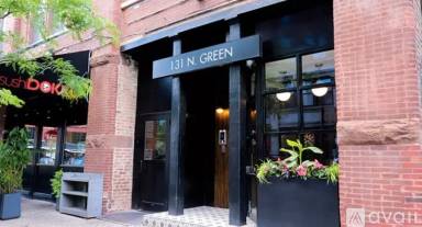 Main picture of 131 N Green St