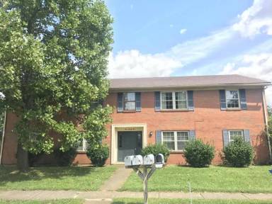 Main picture of 425 Lenney Dr