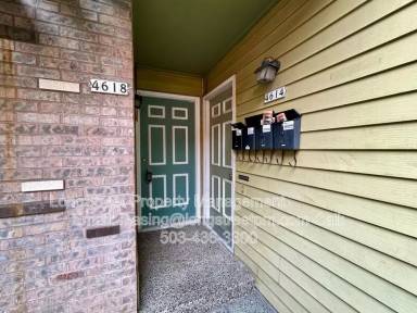 Main picture of 4608 NE Broadway