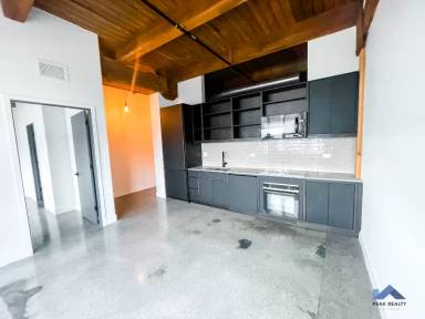 Main picture of 2061 N Southport Ave