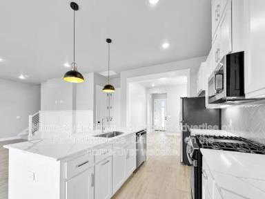 Main picture of 2608 Crescent Ave