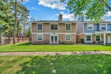 Main picture of 770 Memorial Mews St