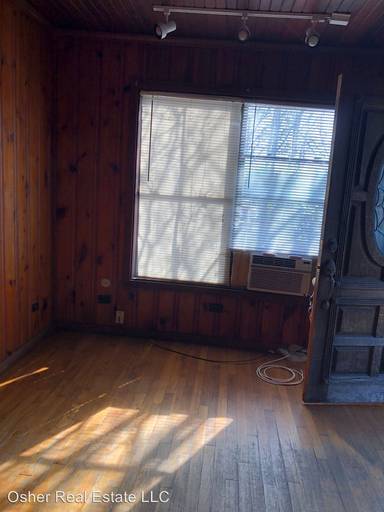 Main picture of 707 S Center St