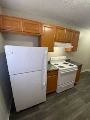 Main picture of 2701 S Emporia St