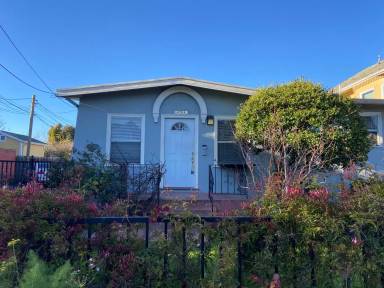 Main picture of 2054 Lincoln Ave