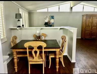Main picture of 915 Ryan Ave
