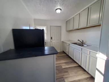 Main picture of 416 Lake Ave