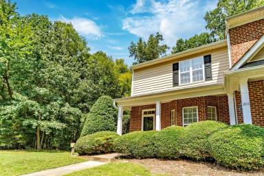 Main picture of 208 Sir William Ln