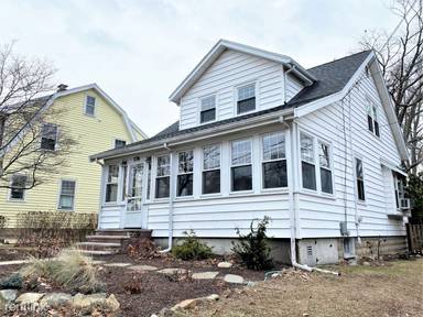 Main picture of 576 Summer St