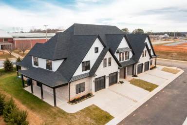 Main picture of 1111 N Westyn Loop
