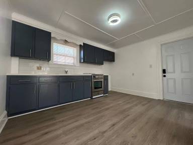 Main picture of 2 Elm St