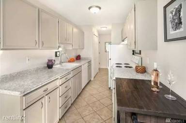 Main picture of 321 Bellevue Way SE