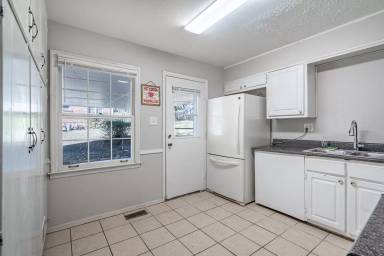 Main picture of 2135 Knighton Dr