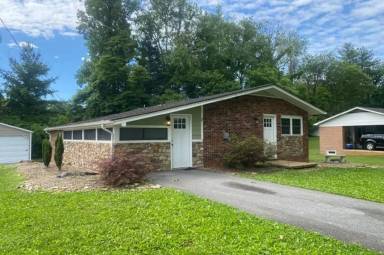 Main picture of 7 Lynn Terrace Ct