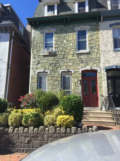 Main picture of 202 S 41st St