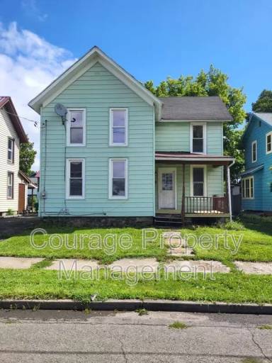 Main picture of 421 Balsam St