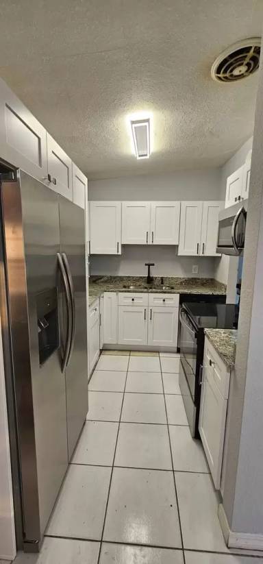 Main picture of 931 Cypress Ave