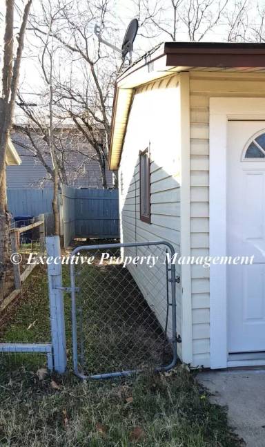 Main picture of 920 J R Ct