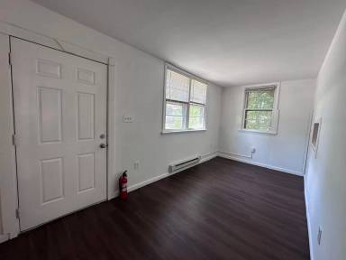 Main picture of 1029 W Main St