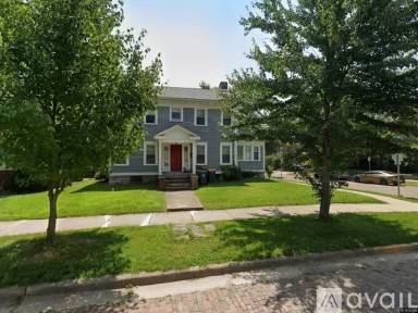 Main picture of 802 E 8th St