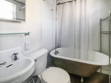 Main picture of 1057 W 4th St